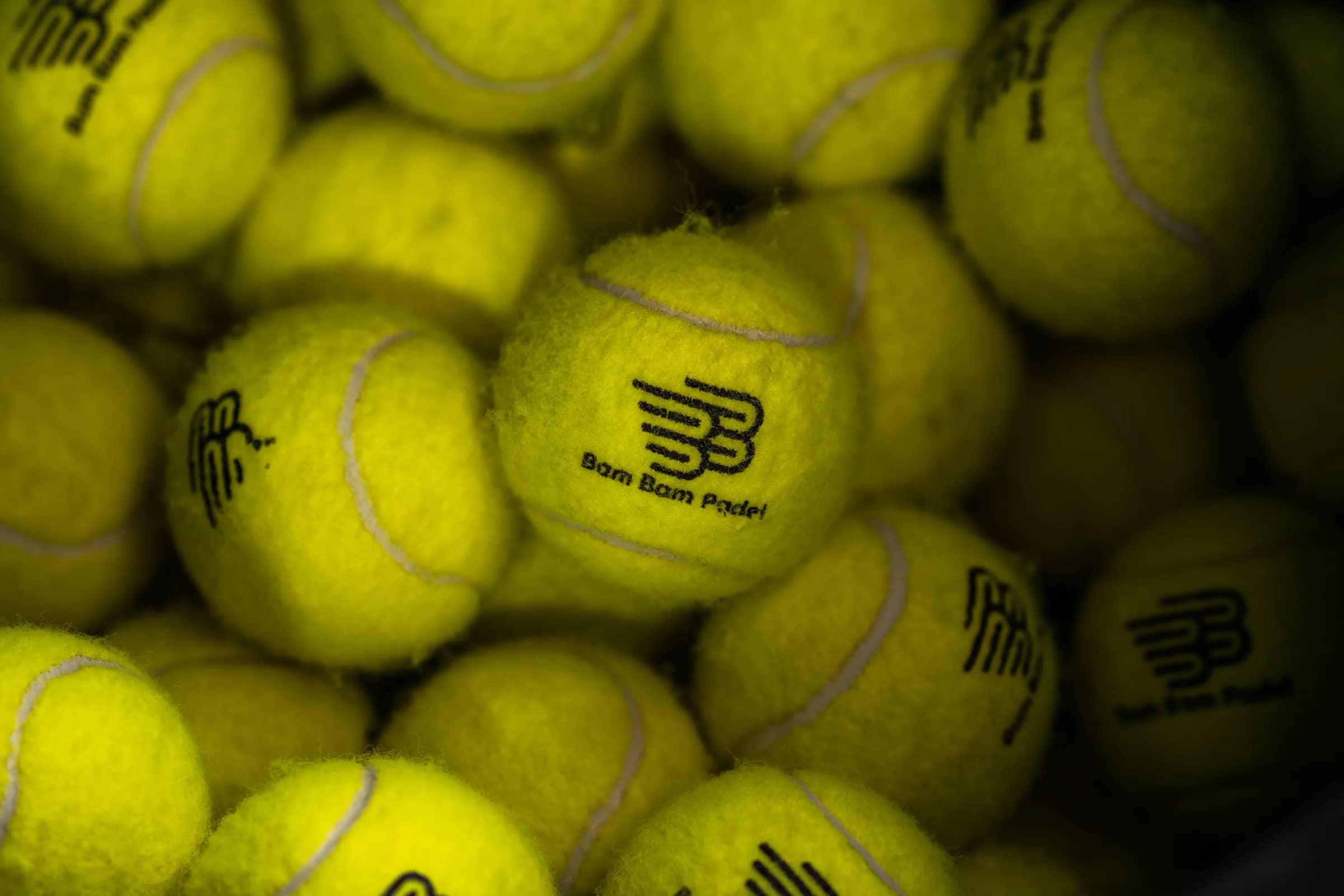 Tumpukan rapat bola Bam Bam Padel